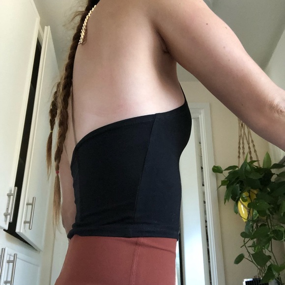 Embroidered halter top with chain strap - Picture 2 of 4